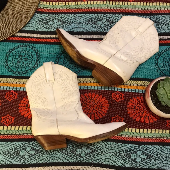 Circles Shoes - Western, Vintage, White, Ankle Boots - 7.5